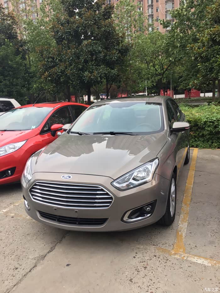 福睿斯哪个颜色好看啊