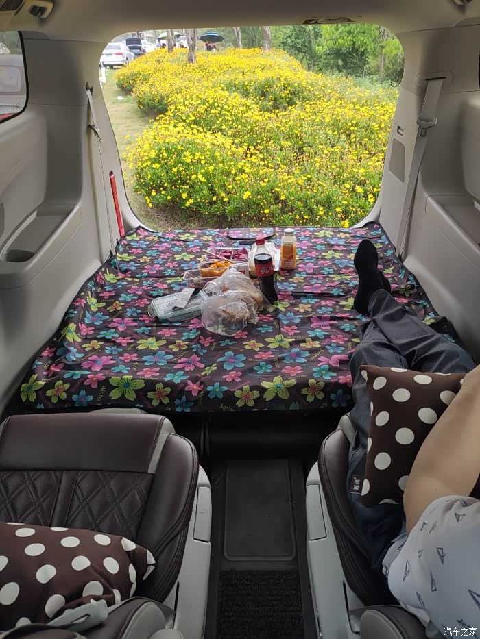 【图】gl8第三排原车座椅180度调平变床_别克gl8论坛_汽车之家论坛