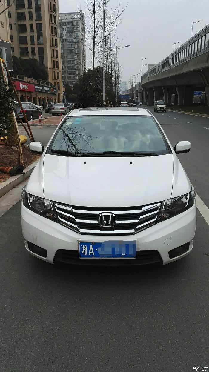 出售13年的白色自动档锋范