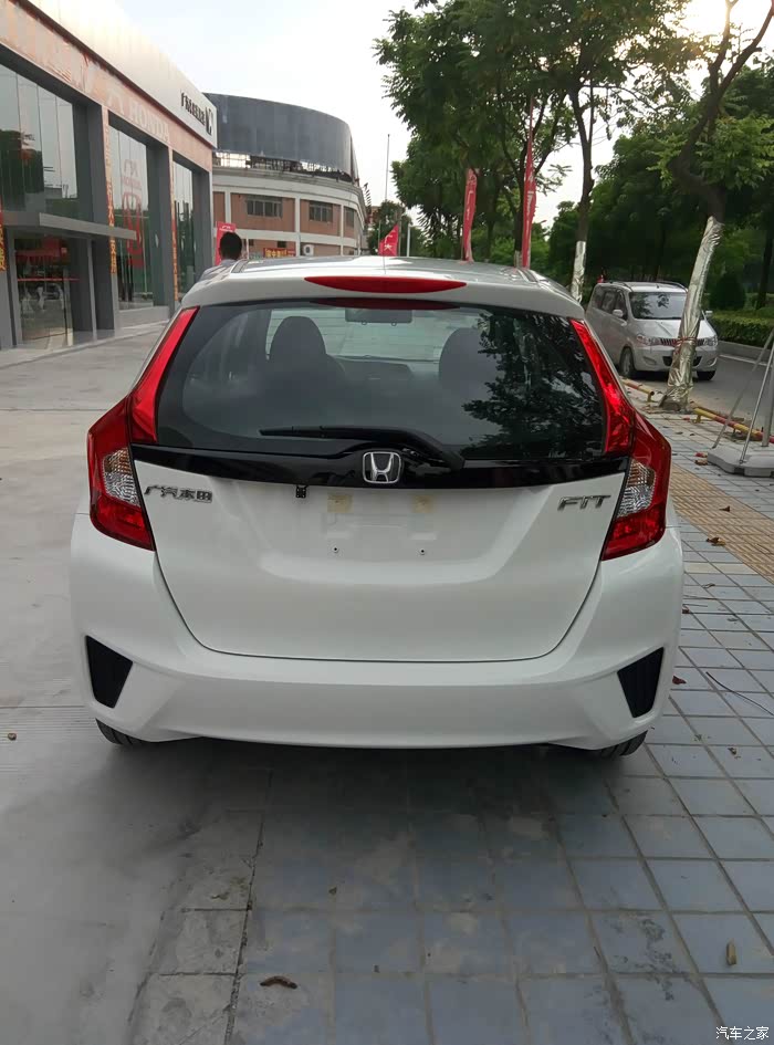 我是集科技与颜值于一身的飞度818塔夫绸白提车作业