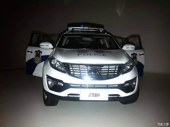 118迈腾智跑警车版