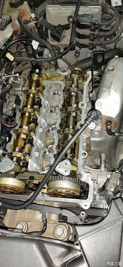 l3g发动机气门室盖对比图