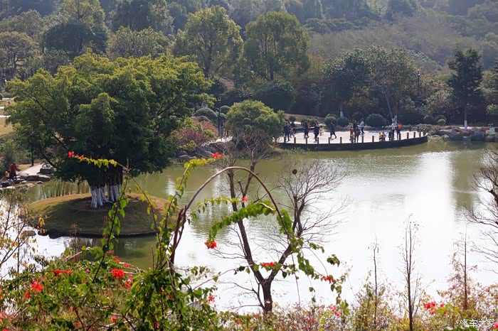 山水相依的城市综合性公园;八仙山公园.