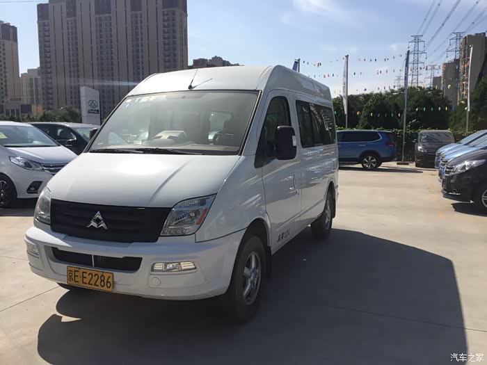 北京车上汽大通商杰12座出售,15年的车,跑了2000多公里.