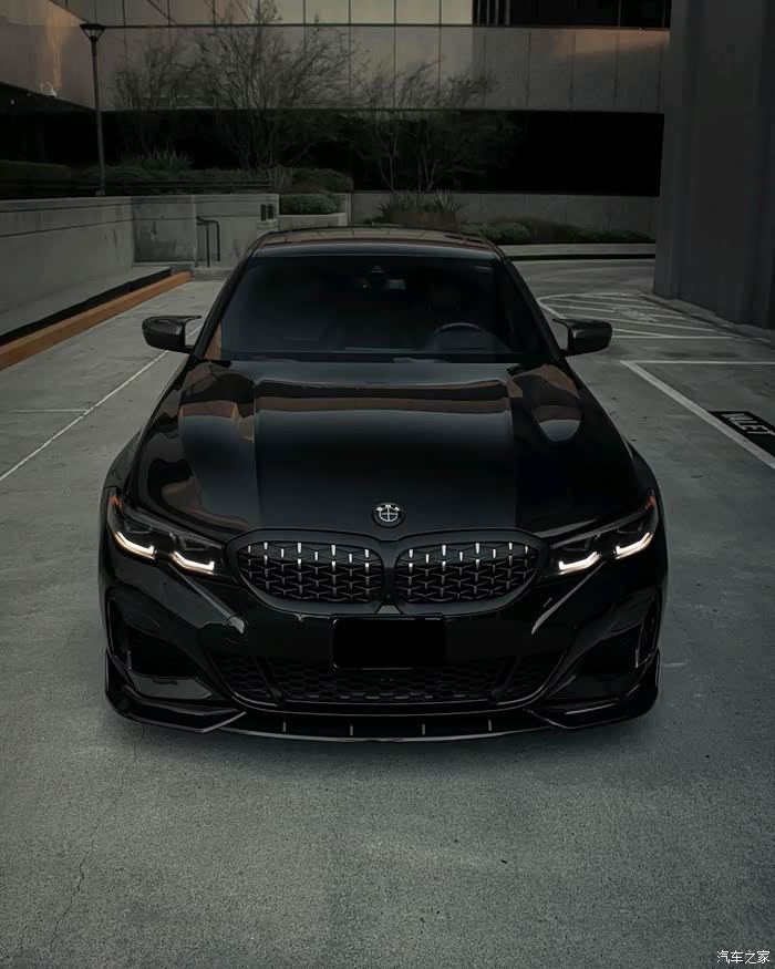 黑色的宝马3系真是帅气值得拥有