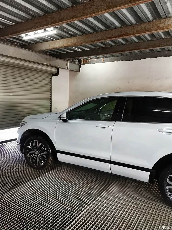 【图】格陵兰白皓影洗车偶遇黑武士_皓影论坛_汽车之家论坛