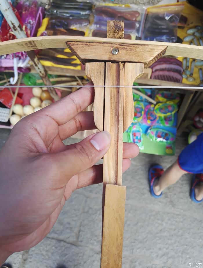 里面一条街都是卖小玩意的,对这个很有兴趣,等有空回家自己做一个