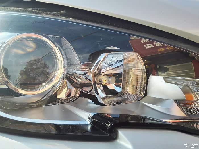 455 | 回复: 10 标致408论坛 408远光灯为什么右边灯泡是斜的,左边