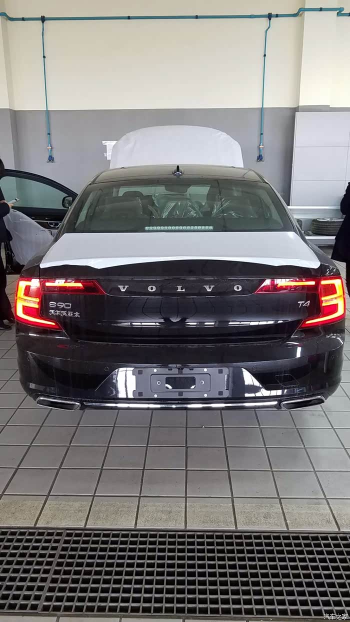 18款沃尔沃s90 t4智远 黑外棕内 提车作业