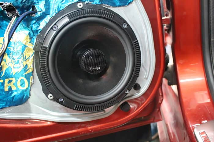 经典福克斯音响简单升级 不一样的感受