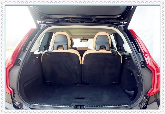 无论是座椅还是后备箱,空才是一种常态.电动感应尾门还是挺有***的