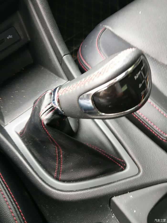 汽车来着挂档杆突然出来了这尼玛坑