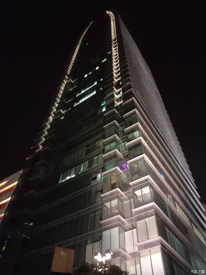 昕锐带你夜逛昆山金鹰