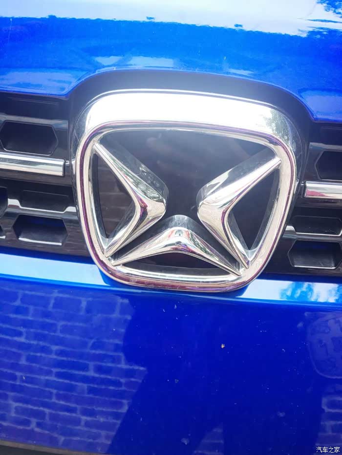 给江铃驭胜logo一个大特写