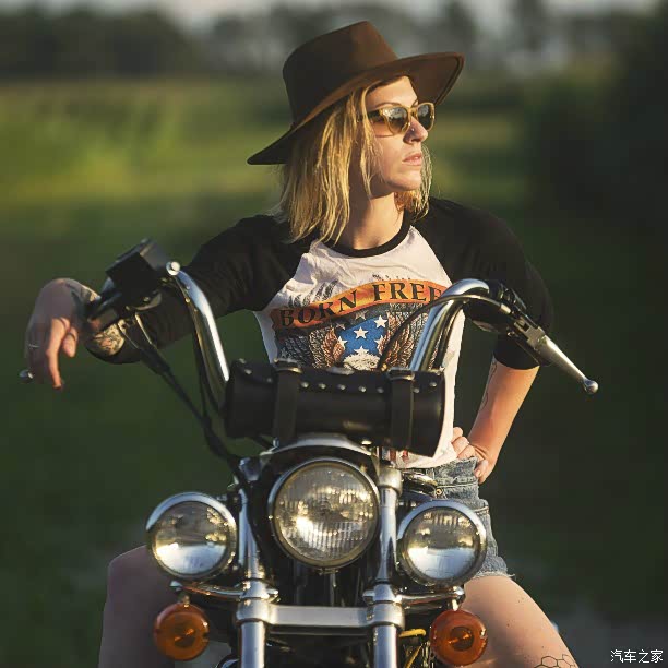 【图】来看看美女骑哈雷是什么范 (广州哈雷ice)_哈雷摩托车论坛_汽车