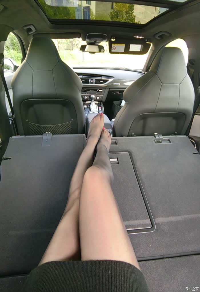 "美丽的她"和"喜欢她的我"