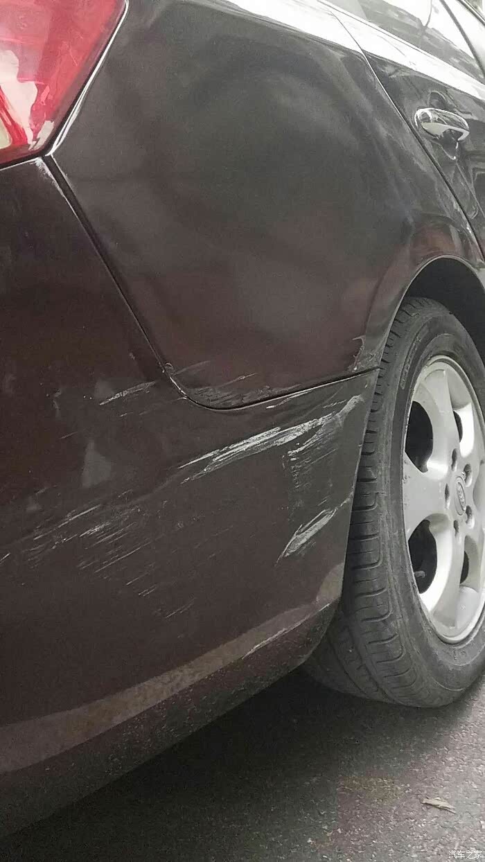 大家看一下这擦挂要好多钱,还是新车