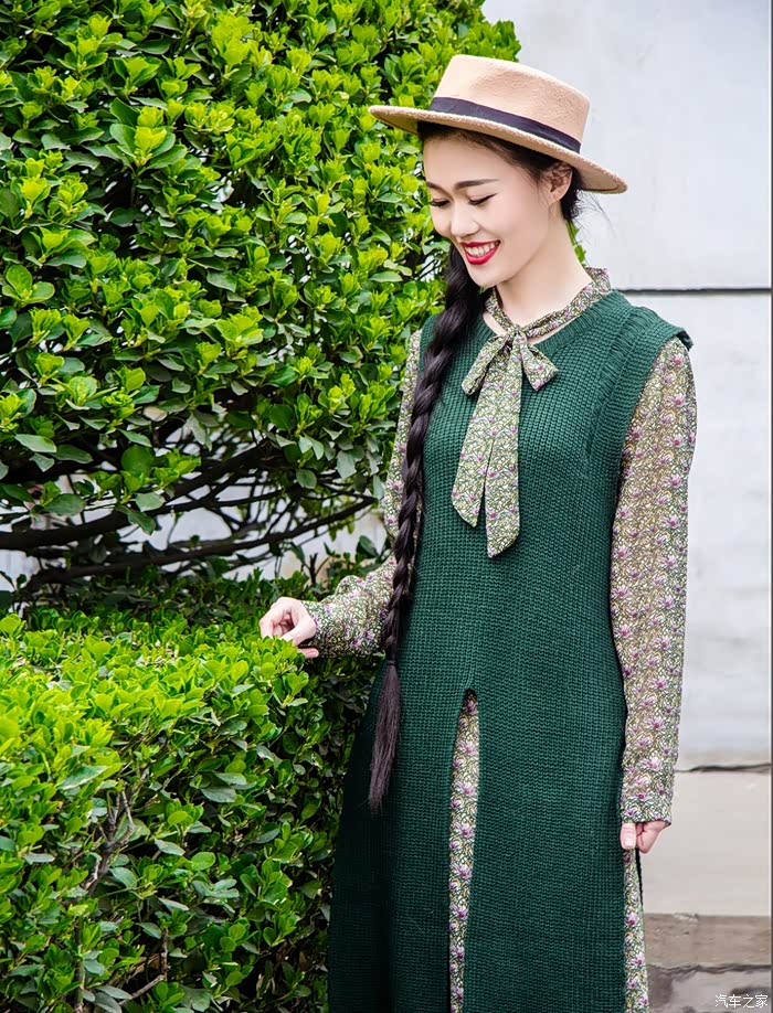 【媳妇当车模】醉美的时光遇见你,麻花辫,大长腿,蠢蠢欲动