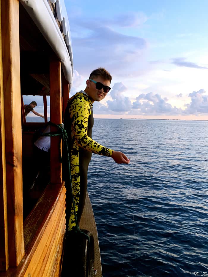 【非诚勿扰】男嘉宾macan墨镜哥与众多女嘉宾马尔代夫之比基尼旅