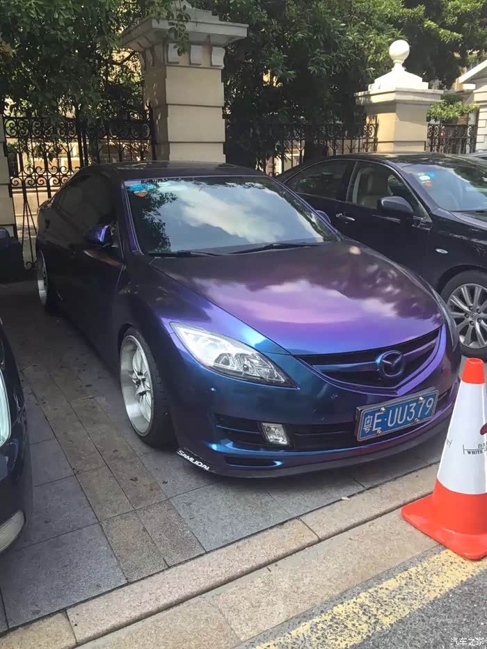 睿翼全车贴膜变色龙