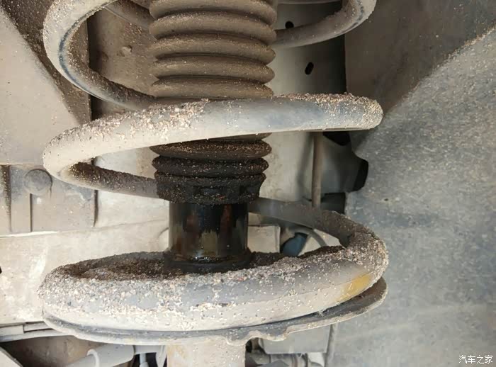 前减震器渗油了