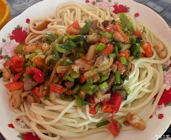 新疆拉条子"纯手工,好劲道"吃完不够免费加面直到吃饱,管够!