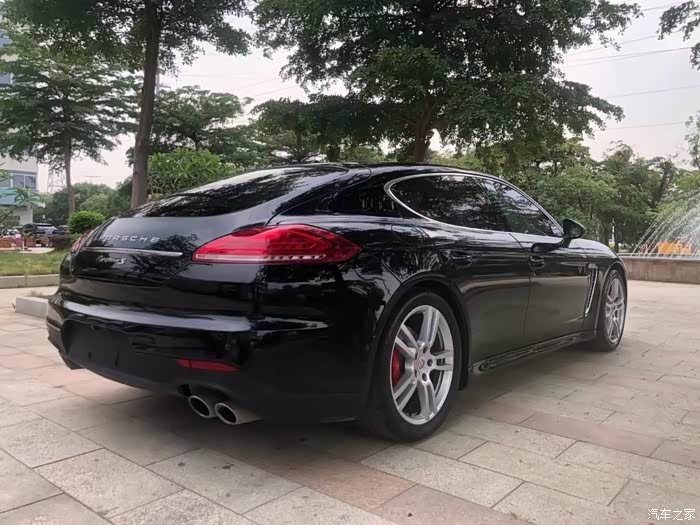 黑色的保时捷就是好看那车头真是特别可爱让人心动不已爱了
