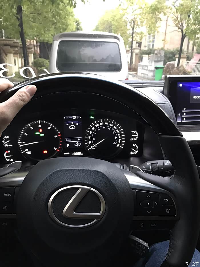 原谅ip7和我手抖,仪表盘(英文未刷)真皮方向盘,手感真极!