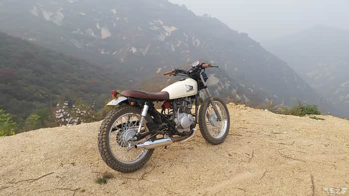 雅马哈劲虎150复古车