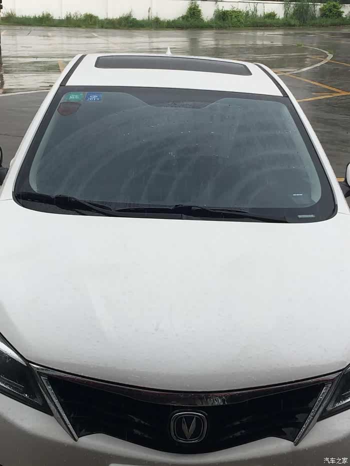 前挡玻璃为什么会这样?