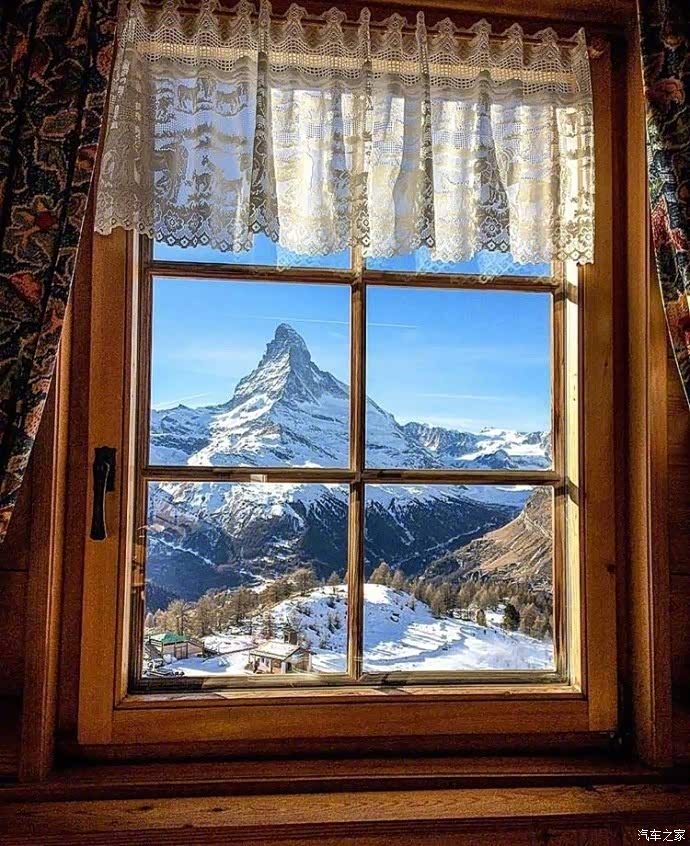 美丽的小镇窗外风景如画