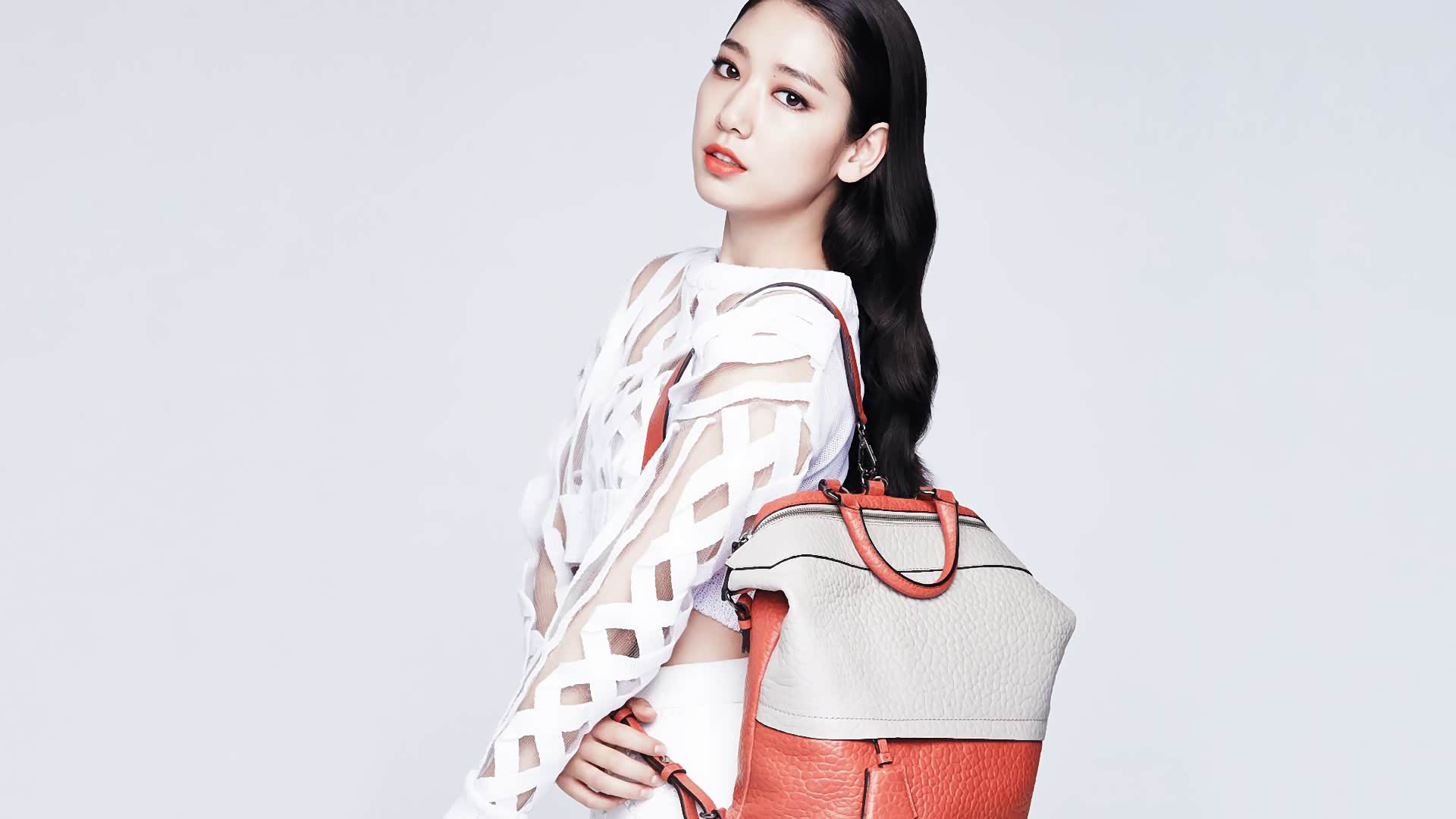 女性的美不在衣服多漂亮而是气质多高雅