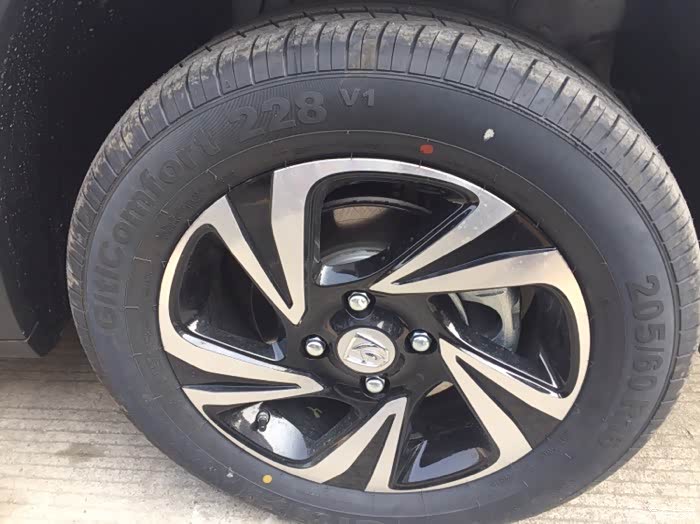 宝骏510用的是什么牌子的轮胎型号谢谢