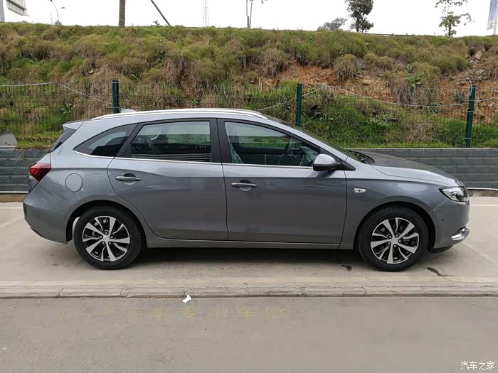 阅朗白色不是金属漆.