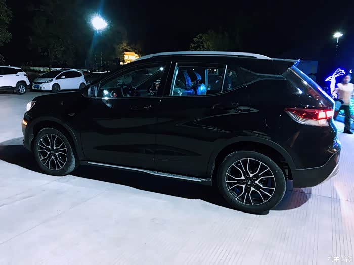 边不错,黑色霸气