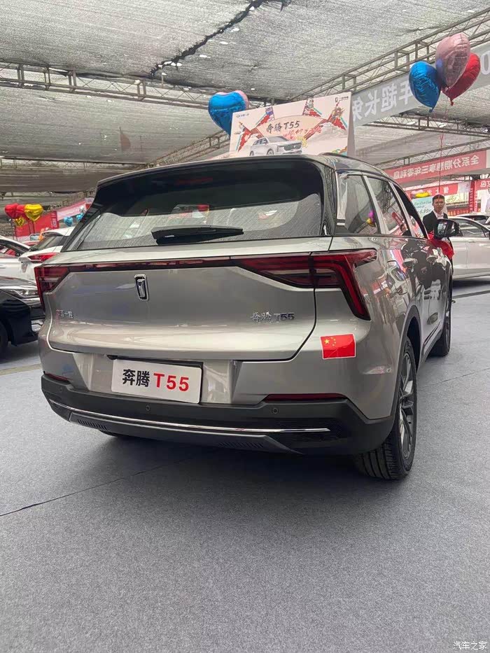 有颜值有动力,试驾奔腾t55