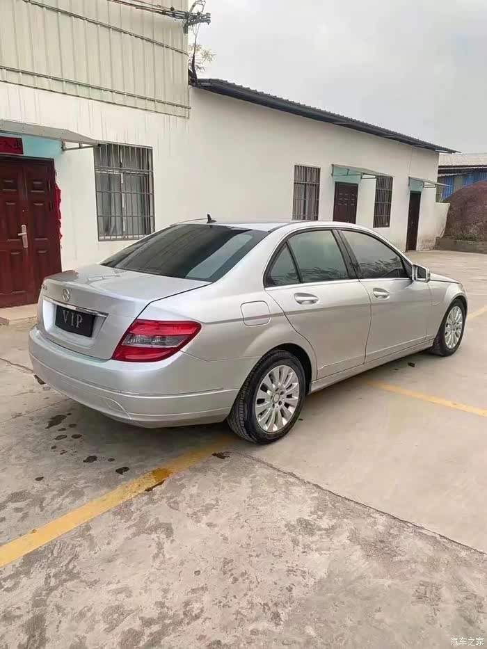 老款的奔驰c级越看越喜欢.