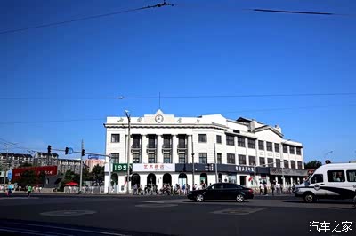 虎坊桥路口西北角的中国书店