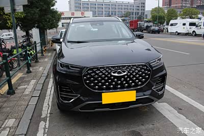 瑞虎8plus的外观也是我非常喜欢的,非常的霸气十足,这款黑色的车身