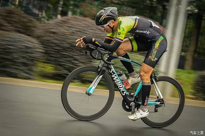 水鸟与自行车比赛的激情相约