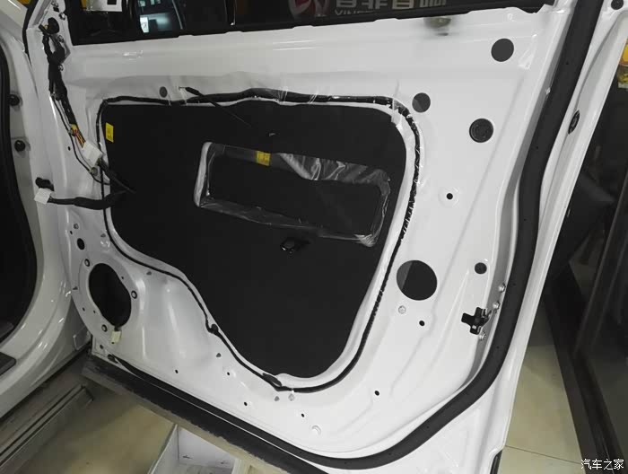 casparsong车顶贴黑加音响改装分享