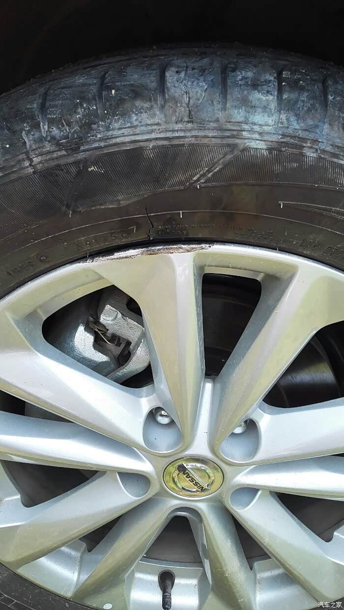 开车转弯还是要慢慢慢