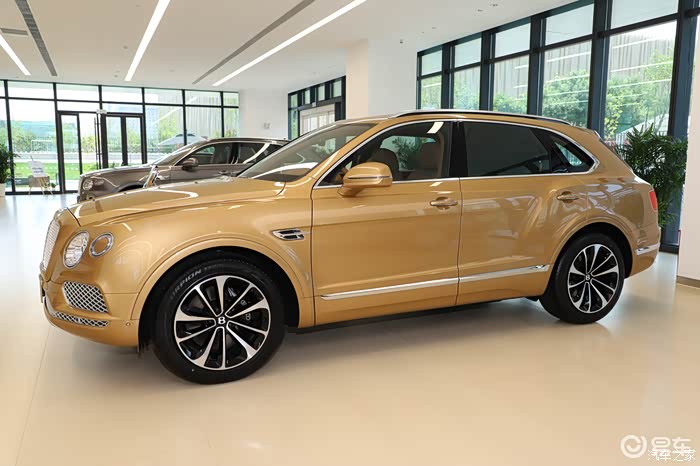 18款宾利添越40金色