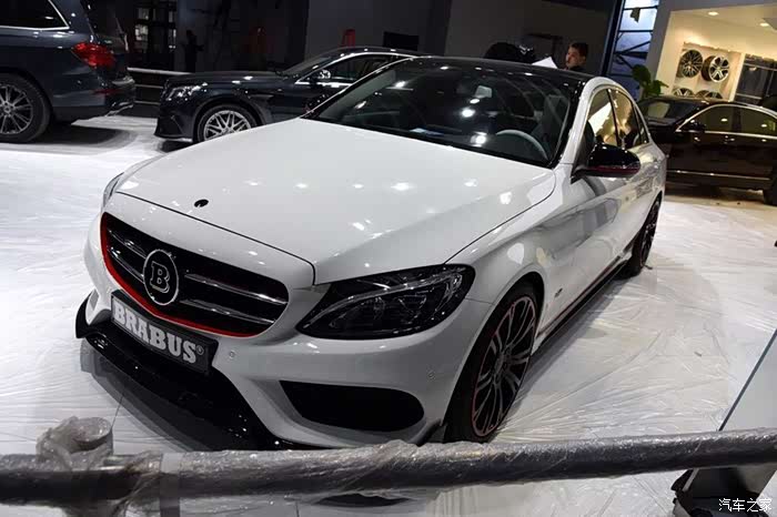 巴博斯在针对奔驰c级轿车的运动型改装方案中有很多亮点