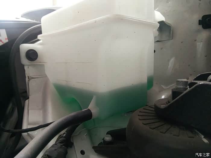 大神们 进来看一下这个位置 冷却液是不是需要加了