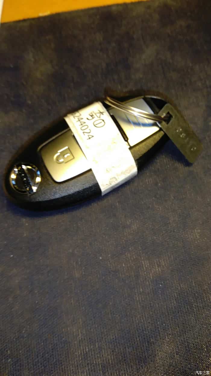 钥匙上面这个长方形小片是干嘛用的哦?求解
