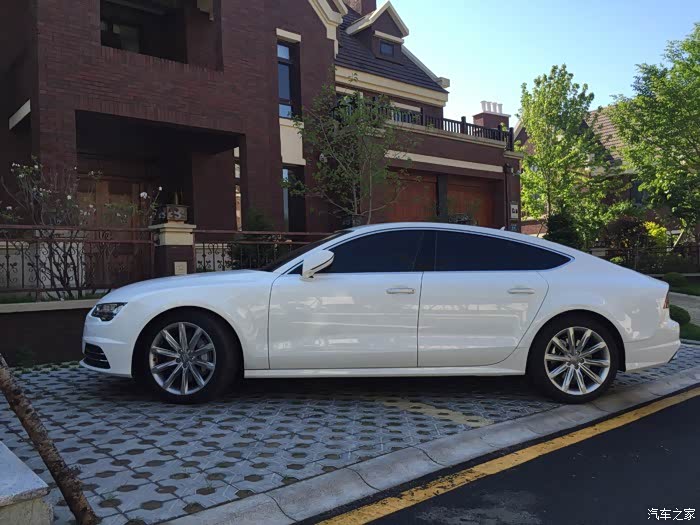 奥迪a750tfsi白色提车作业