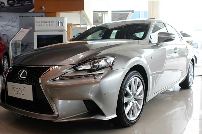 雷克萨斯is200t——颜值与性能齐飞