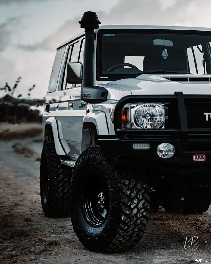 丰田lc76,绝对简单,绝对昂贵.