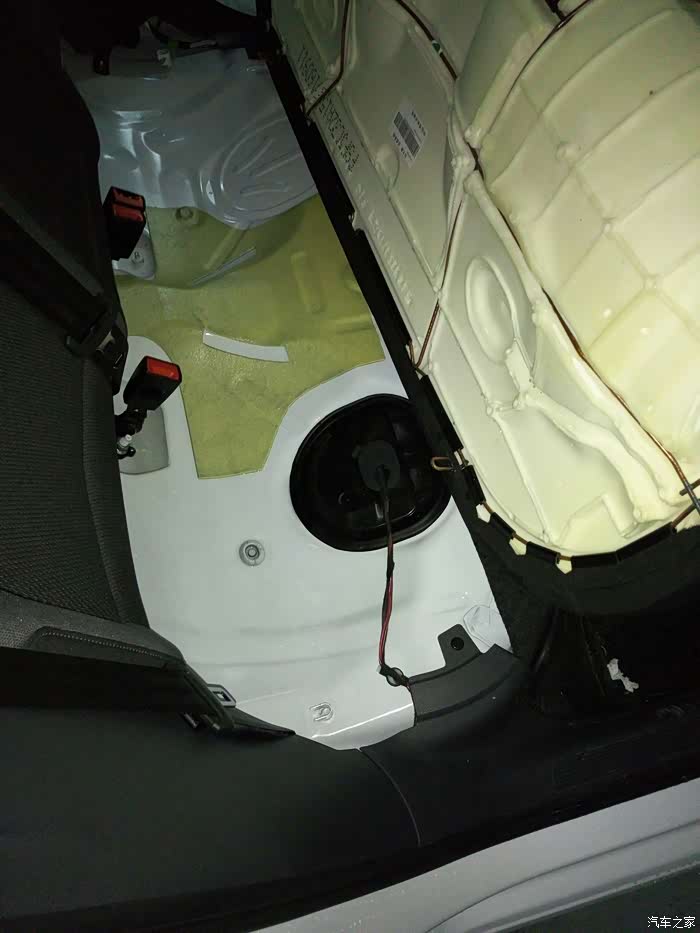 右后座,备胎下积水已找到问题._高尔夫论坛_汽车之家论坛